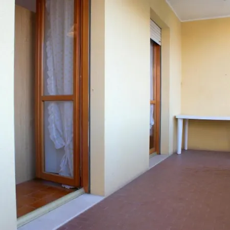 Flat For 6 Guests In A Lovely דירה *